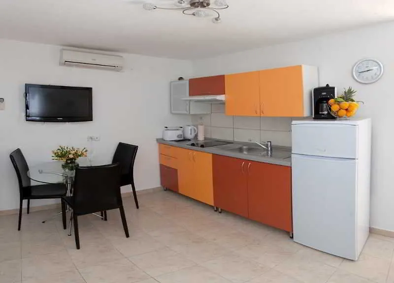 ספליט Apartment Alma 3*,